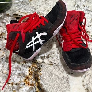 LIKE NEW Boys ASICS Wrestling Shoes